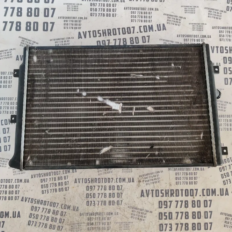 Радіатор охолодження Skoda Octavia A5 (04-13) 2.0 Дизель