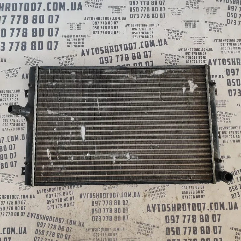 Радіатор охолодження Skoda Octavia A5 (04-13) 2.0 Дизель