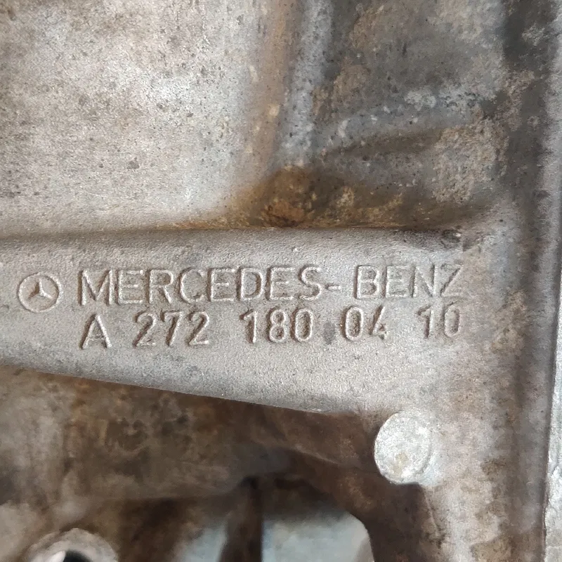 Корпус масляного фільтра Mercedes W221 (05-13) a2721800410