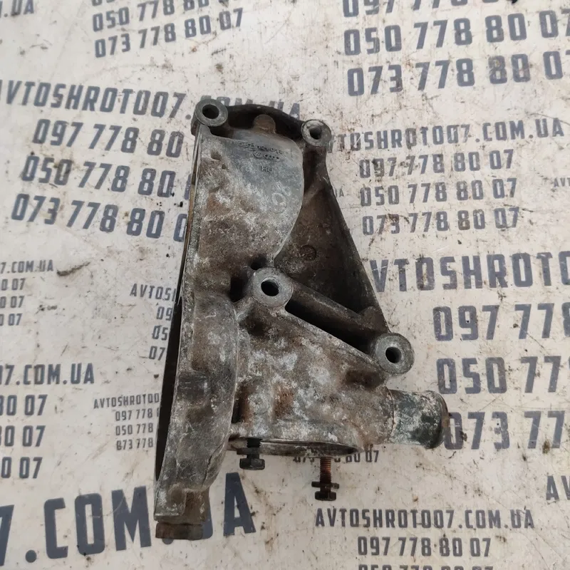 Корпус термостата Audi A4 B5 (94-01) OEM b050121013