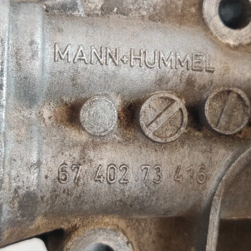 Корпус масляного фільтра Mercedes W221 (05-13) a2721800410