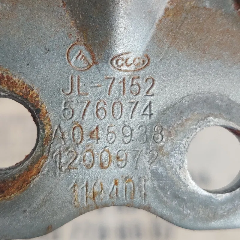 Завіса дверна Geely MK (06-16) 1.5 перед. права OEM 110401