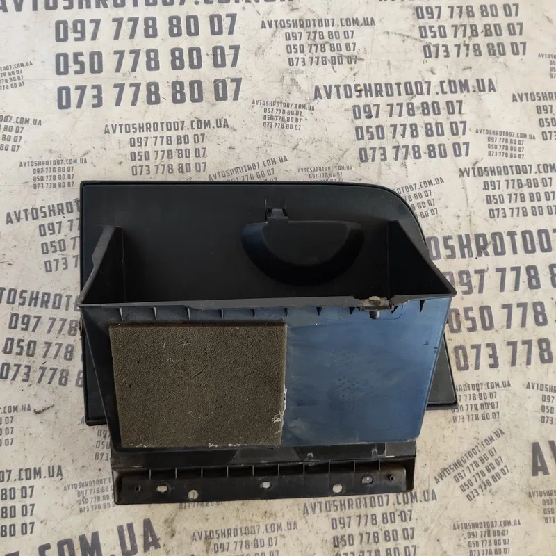 Бардачок Ford Focus MK1 (98-04) OEM 2m5xa06024
