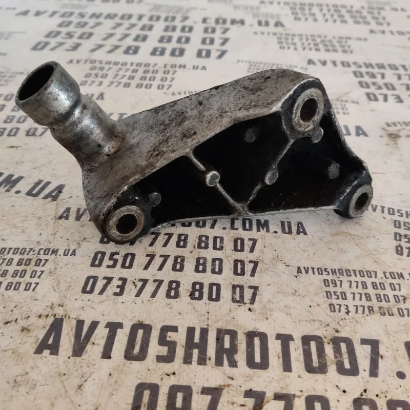Кронштейн подушки двигуна Audi A6 C4 (94-97) OEM 4a0199343