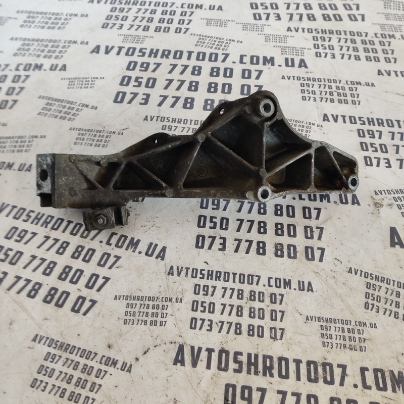 Кронштейн подушки двигуна BMW E36 316i 1.6 ліва OEM 1137015 фото 2