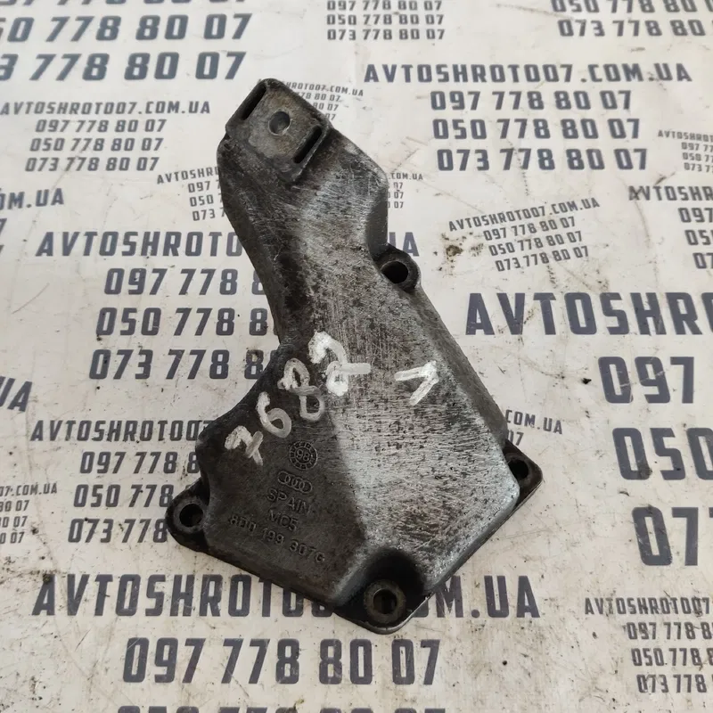 Кронштейн подушки двигуна Audi A6 C5 (97-05) ліва 8d0199307g