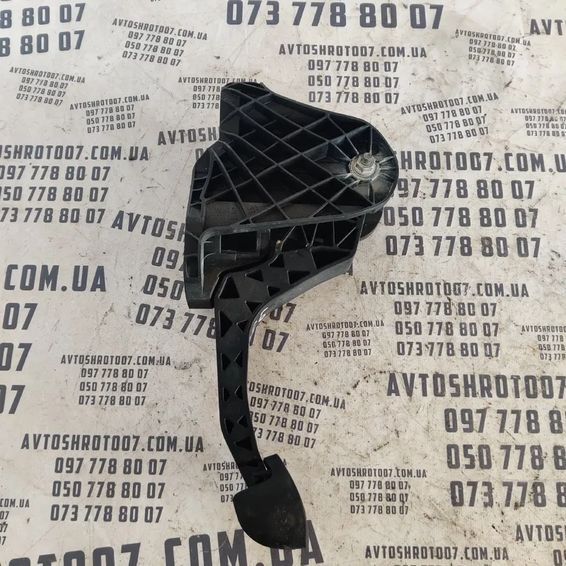 Педаль щеплення Skoda Octavia A5 (04-13) OEM 1K0721796E