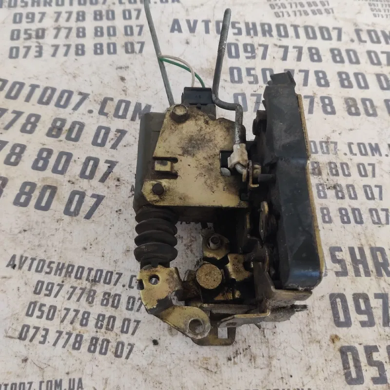 Замок дверей Renault Scenic 1 96-03 перед. прав. OEM 230697a
