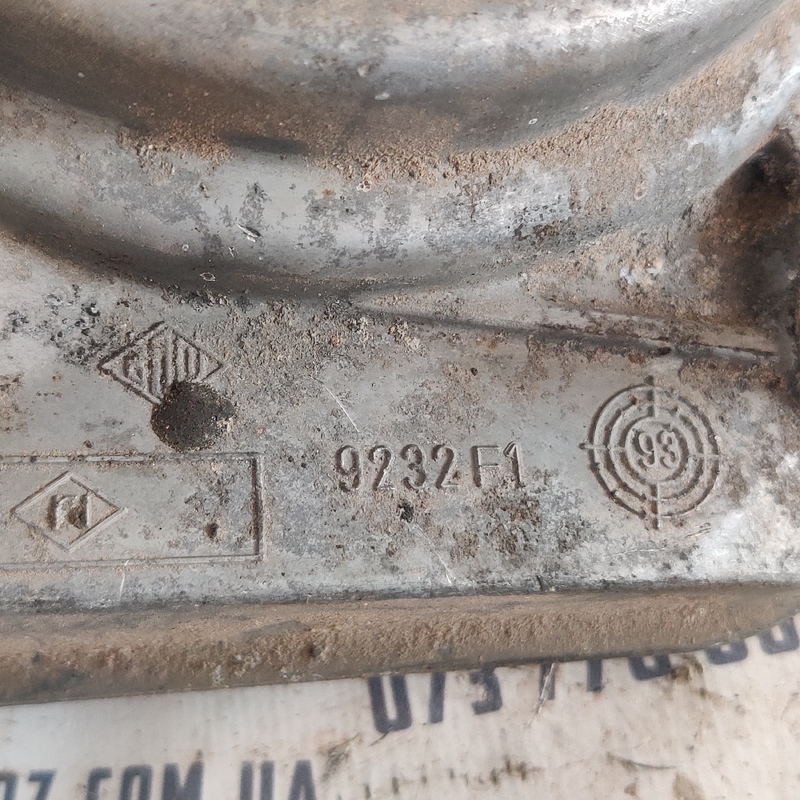Опора амортизатора Audi A8 D2 OEM 923f1