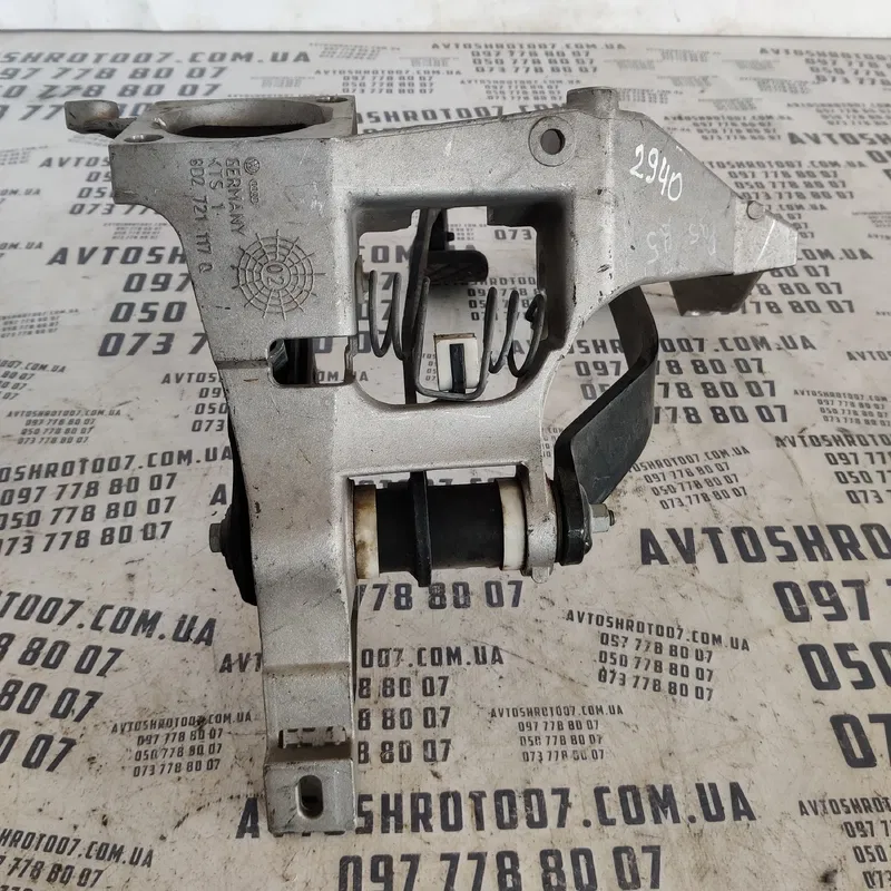 Кронштейн педалі тормоза Audi A6 C5 (97-05) OEM 8D2721316M