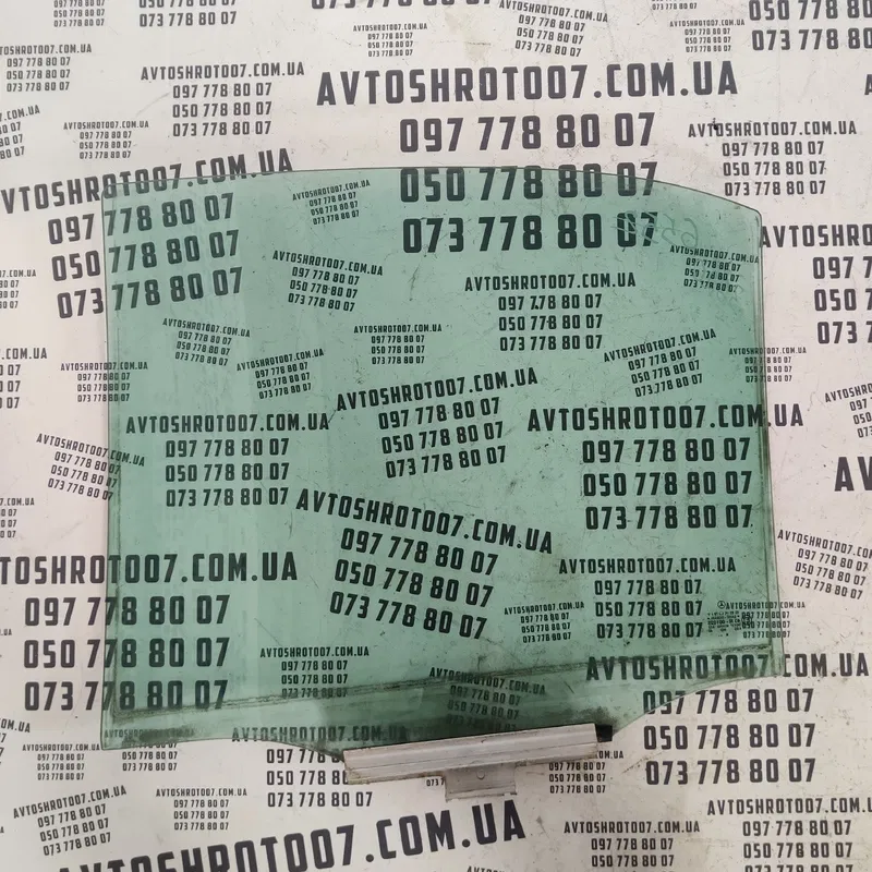Скло дверей Mercedes W210 (95-03) задня права OEM 43r001025