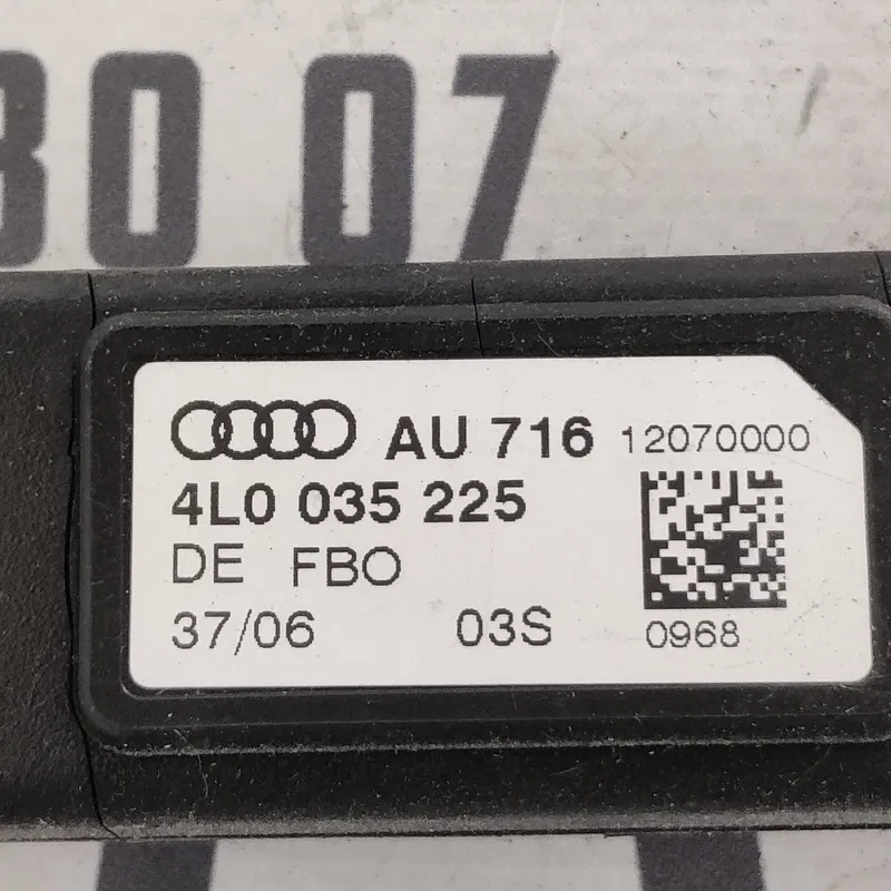 Підсилювач антени Audi Q7 4L (05-15) 3.6 Бенз OEM 4L0035225