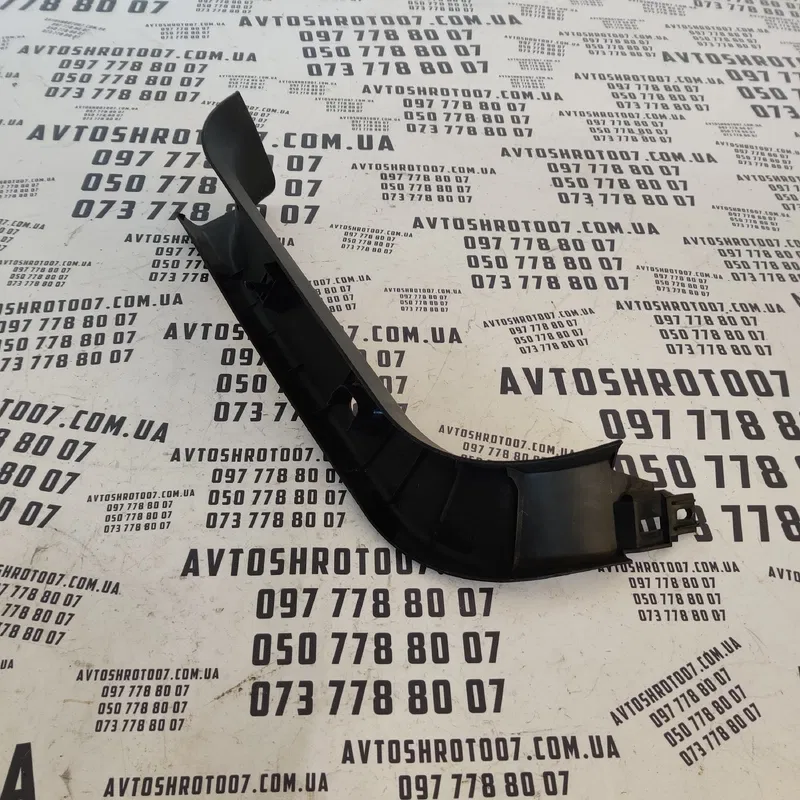 Накладка салону Mazda 3 BK (03-09) права bp4k68940a