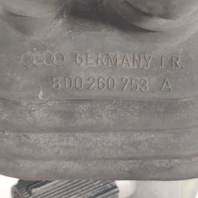 Трубка кондиціонера VW Passat B5 (96-05) OEM 8D0260753A