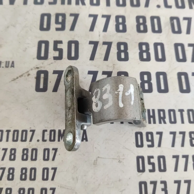 Петля кришки багажника Skoda Fabia 2 (07-14) 6N0827301C