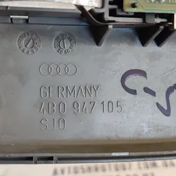 Плафон підсвітки Audi A6 C5 (97-04) передній OEM 4b0947105 фото 3
