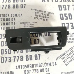 Ручка внутр. Audi Q7 4L 05-15 3.6Б зад.права OEM 4M1864037