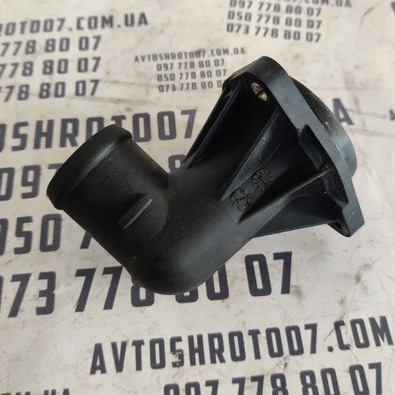 Фланець термостата Audi Q7 4L 06-15 3.6 Бенз OEM 03H121121C