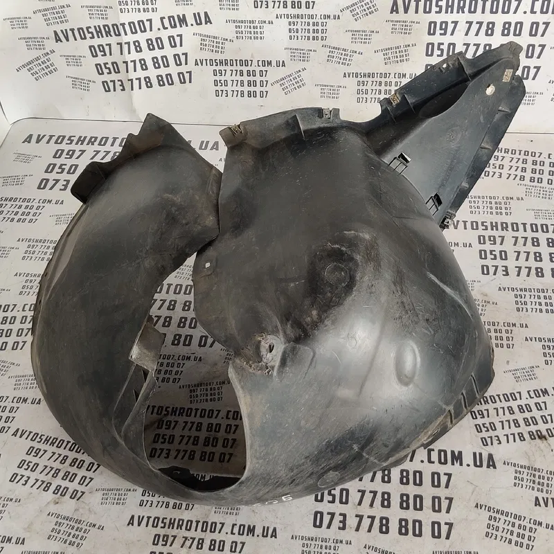 Підкрилок VW Passat B8 USA 16-19 перед. прав. OEM 561805912f