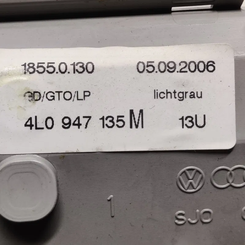 Ліхтар салону Audi Q7 4L (05-15) 3.6 Бензин OEM 4L0947135M