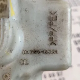 Бачок гальмівного циліндра VW Jetta (10-18) OEM 1K1611301C фото 4