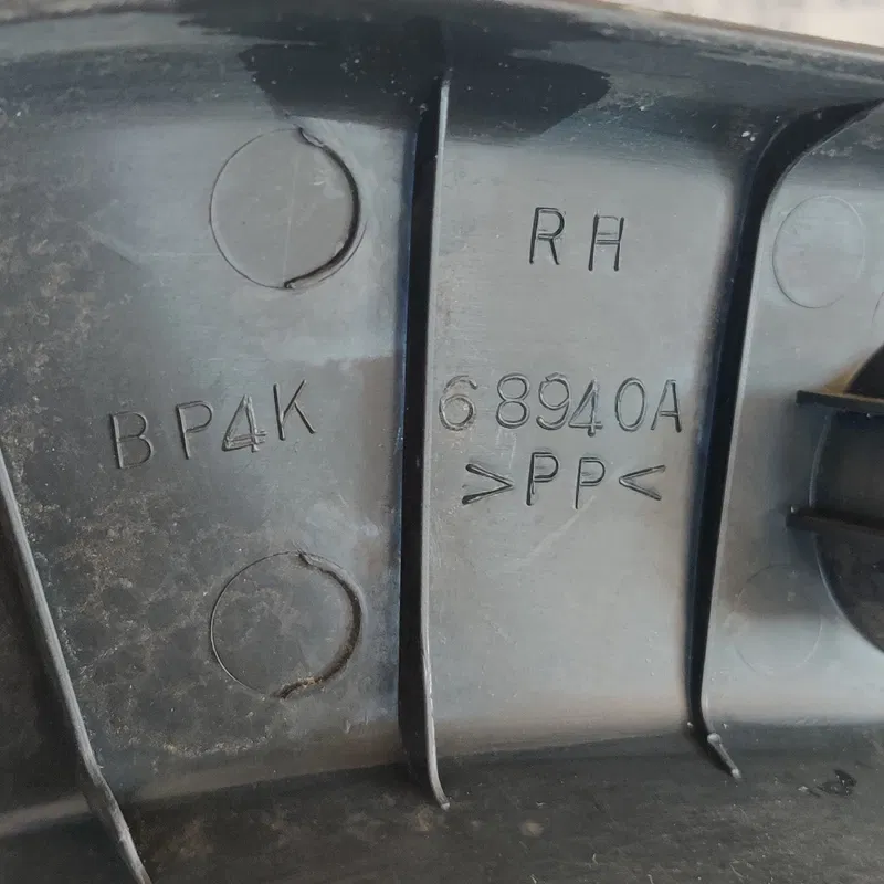 Накладка салону Mazda 3 BK (03-09) права bp4k68940a