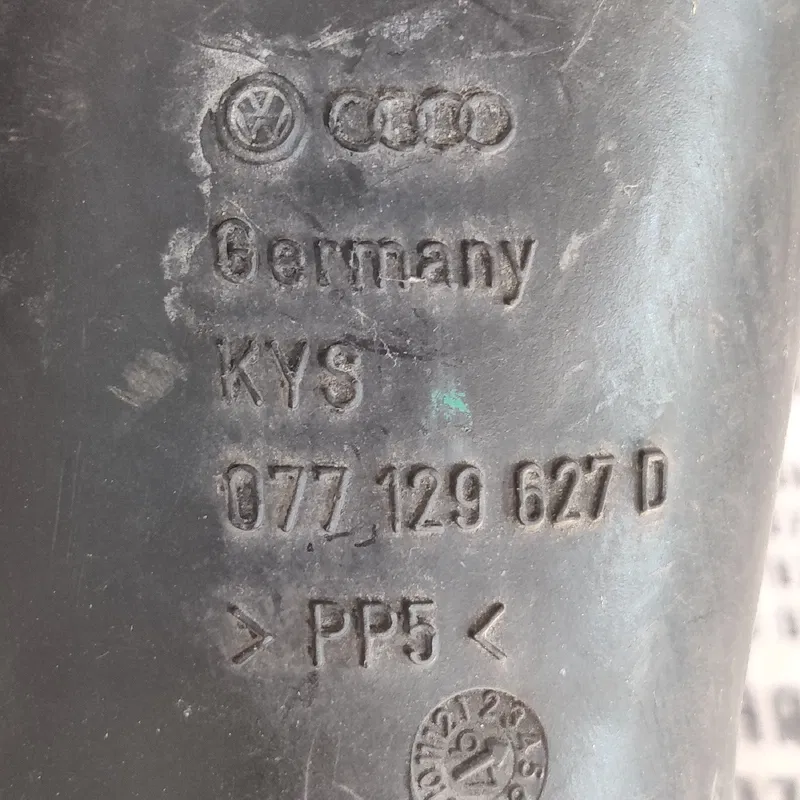Патрубок повітряний Audi A8 D2 (94-02) OEM 077129627D