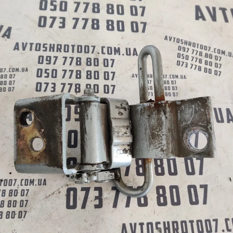 Завіса Audi A4 B5 (94-01) передня права нижня OEM 8D0831412A