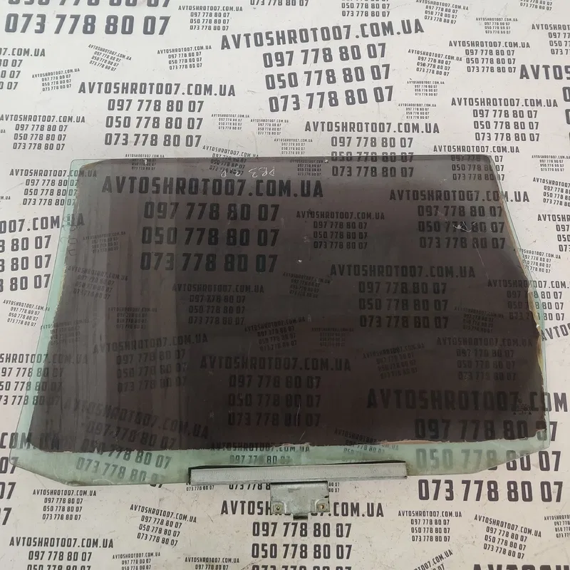 Скло дверей Volkswagen Passat B3 задня права OEM 357839571