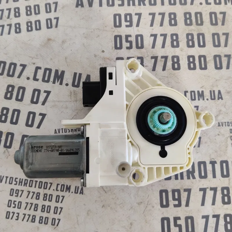 Мотор склопідіймача Audi Q7 4L 06-15 перед. лів. 4L0959801B
