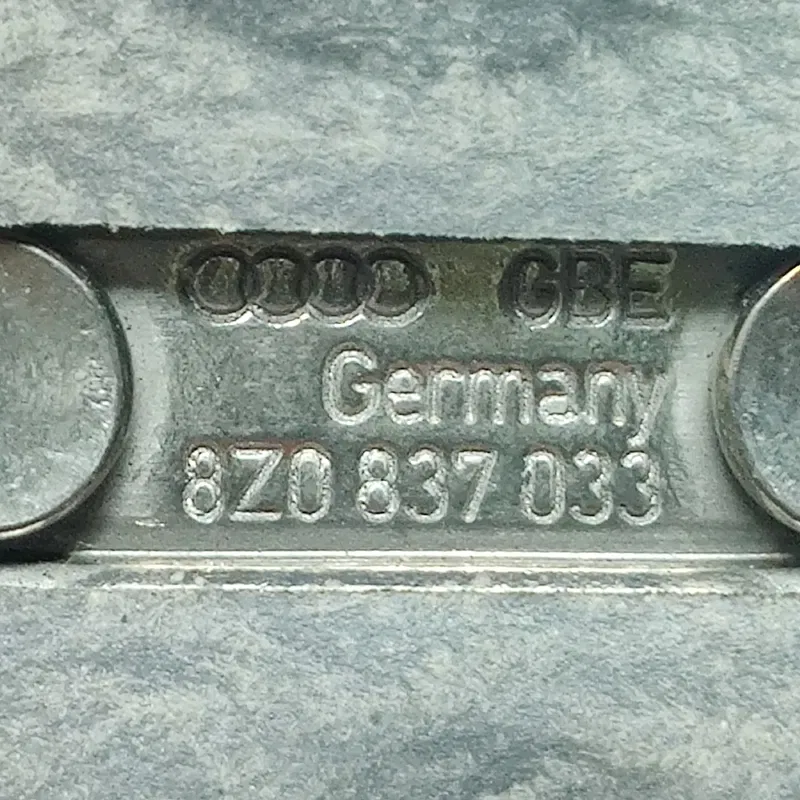 Петля замка Audi Q7 4L (05-15) 3.6 Бензин OEM 8Z0837033