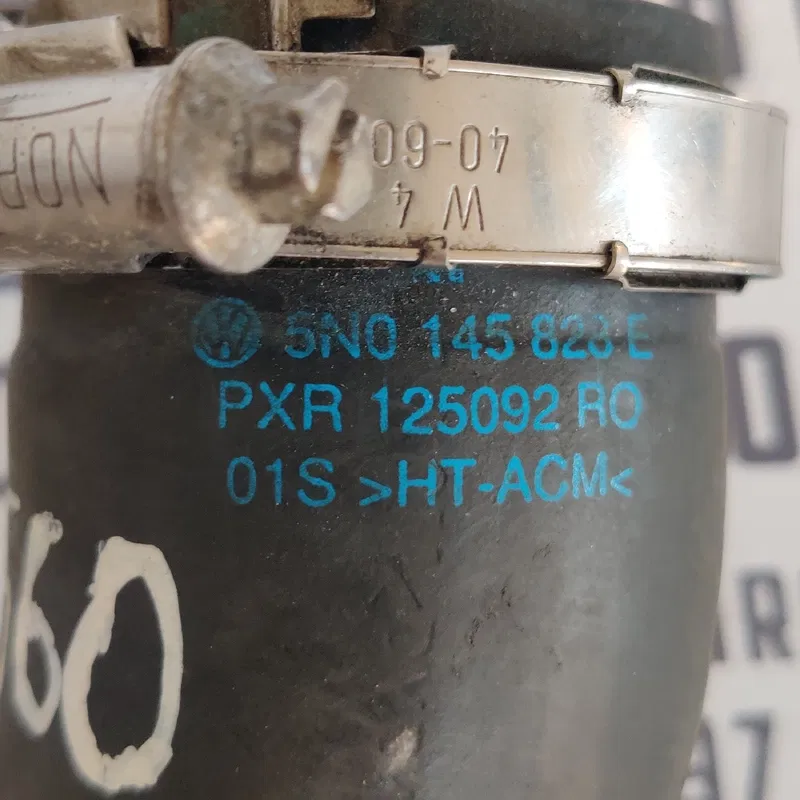 Патрубок інтеркулера Passat B8 USA лів. верх. OEM 5n0145828e