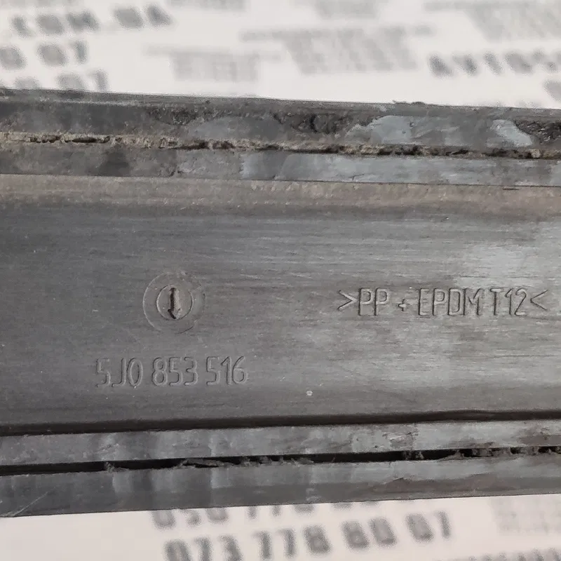 Накладка зовнішня Skoda Fabia 2 (07-14) OEM 5j0853516