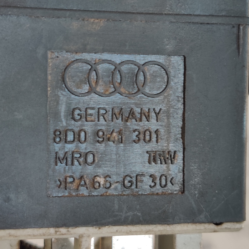 Кнопка коректора фар Audi A4 B5 (94-01) 8D0941301