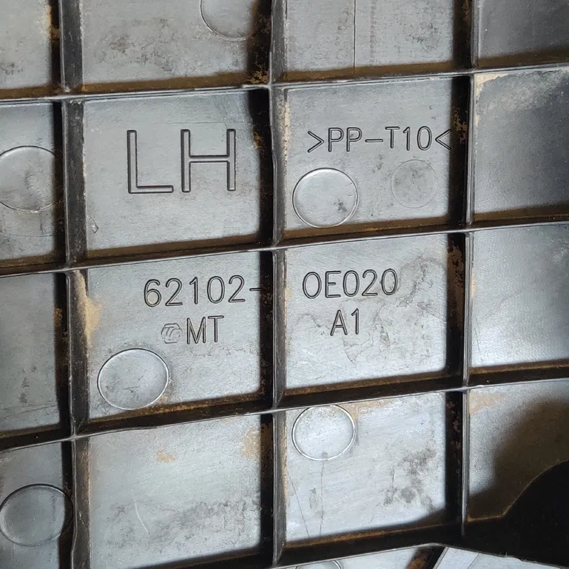 Накладка салону Lexus RX 350 (08-15) ліва OEM 621020E020