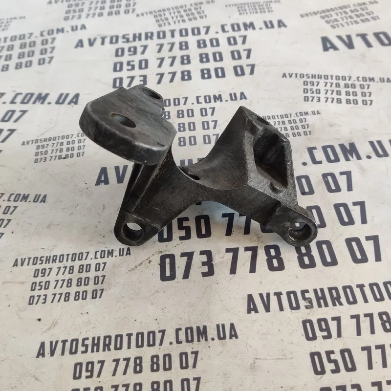 Кронштейн двигуна Ford Focus 98-04 зад OEM xs409k552abd04ya