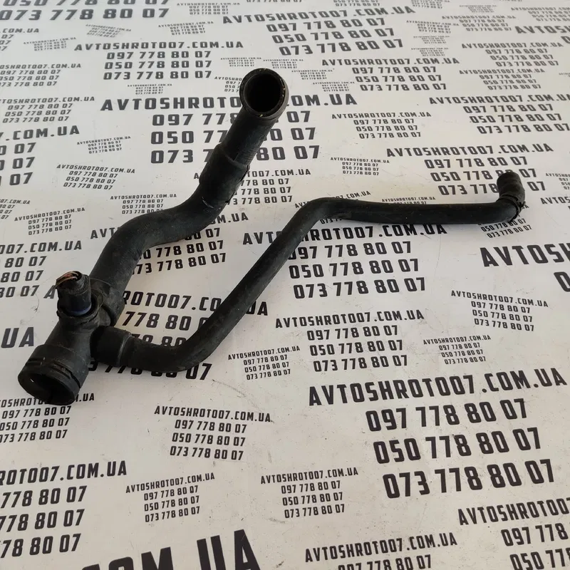 Трубка охолодження Audi A6 C5 (97-05) нижня OEM 4B0121049