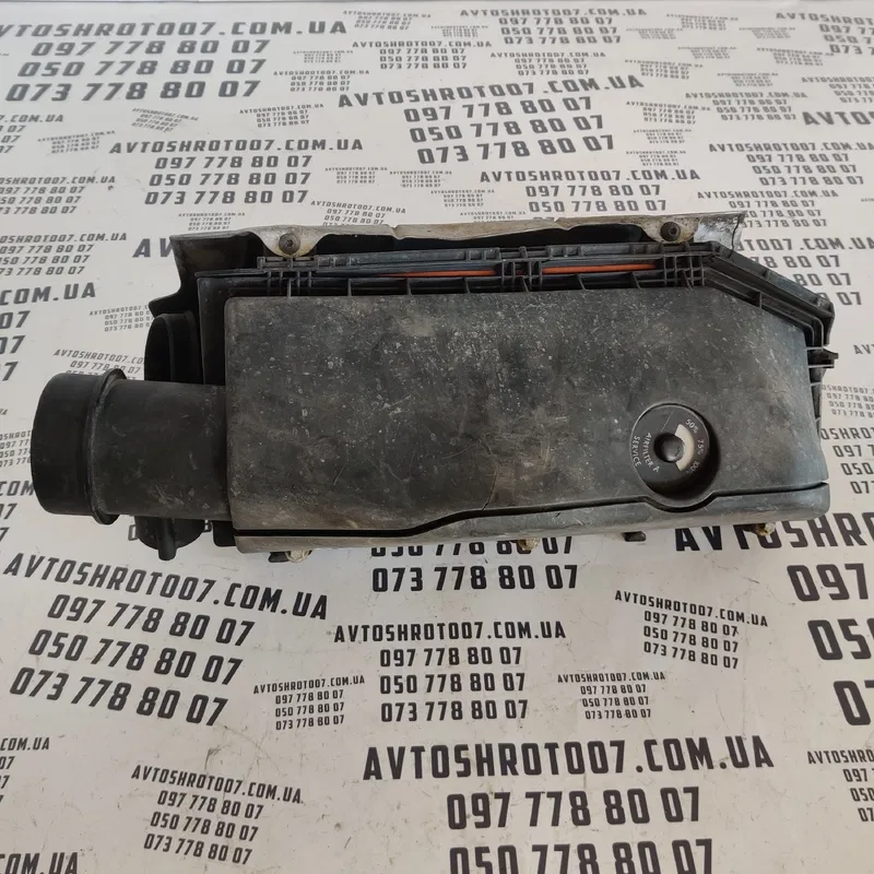 Корпус повітряного фільтра Mercedes W210 (95-03) a6130900501