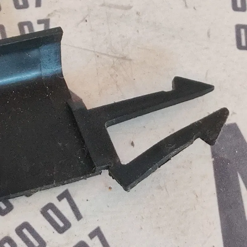 Накладка салону Audi Q7 05-15 3.6 Бенз Пер.лів OEM 7L0881479
