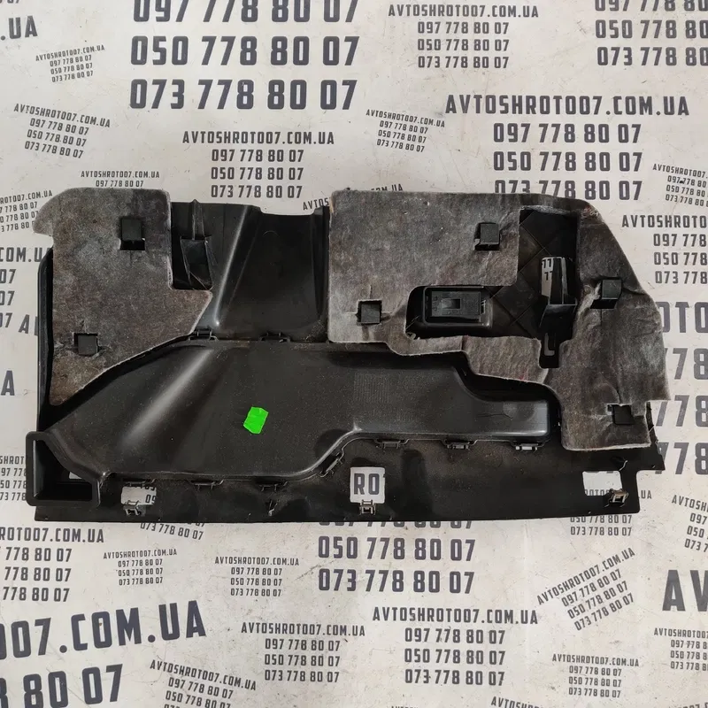Накладка салону Audi Q7 4L (05-15) 3.6 права OEM 4L1815174