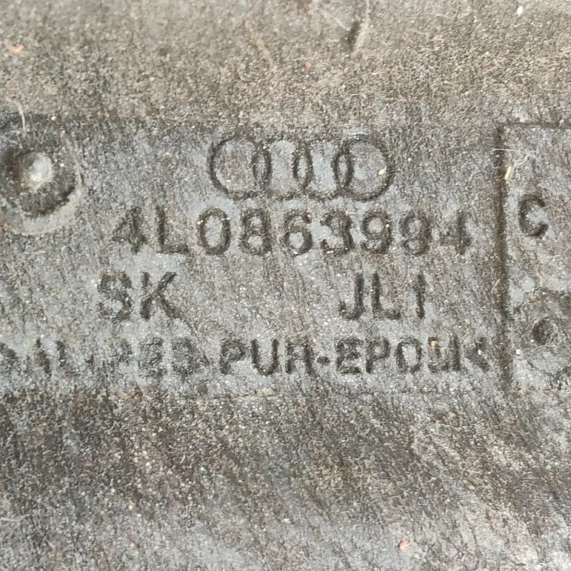 Накладка зовнішня Audi Q7 4L (05-15) 3.6 Бензин 4L0863994C