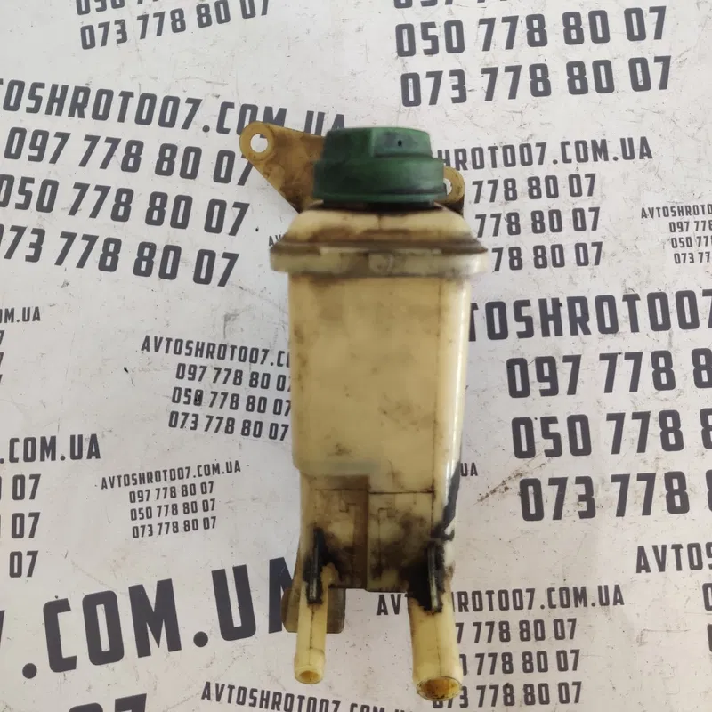 Бачок насосу ГУР Volkswagen Passat B5 (96-05) OEM 8D0422373C