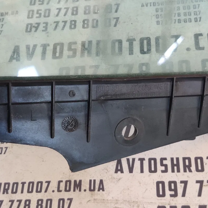 Скло дверей Audi 80 B3 (86-91) задня ліва OEM 893837571