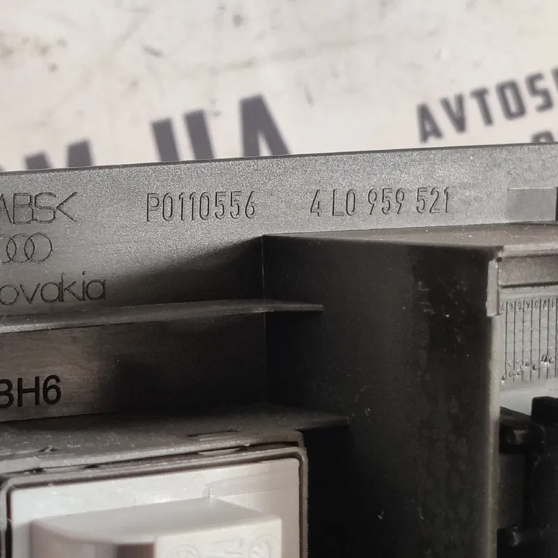 Дверна накладка Audi Q7 05-15 3.6 Ben зад лів OEM 4F0959555