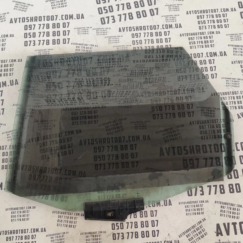 Скло дверей Audi A6 C4 (94-97) задня ліва OEM 4a0837571