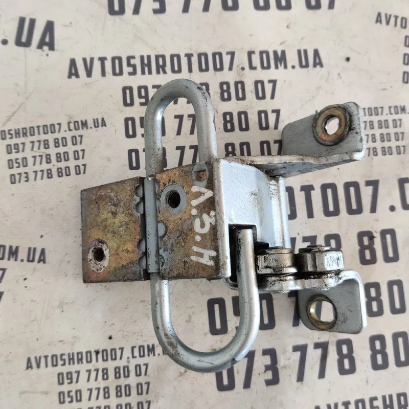 Дверна завіса Audi A4 B5 (94-01) задня ліва нижня 4A0833411A