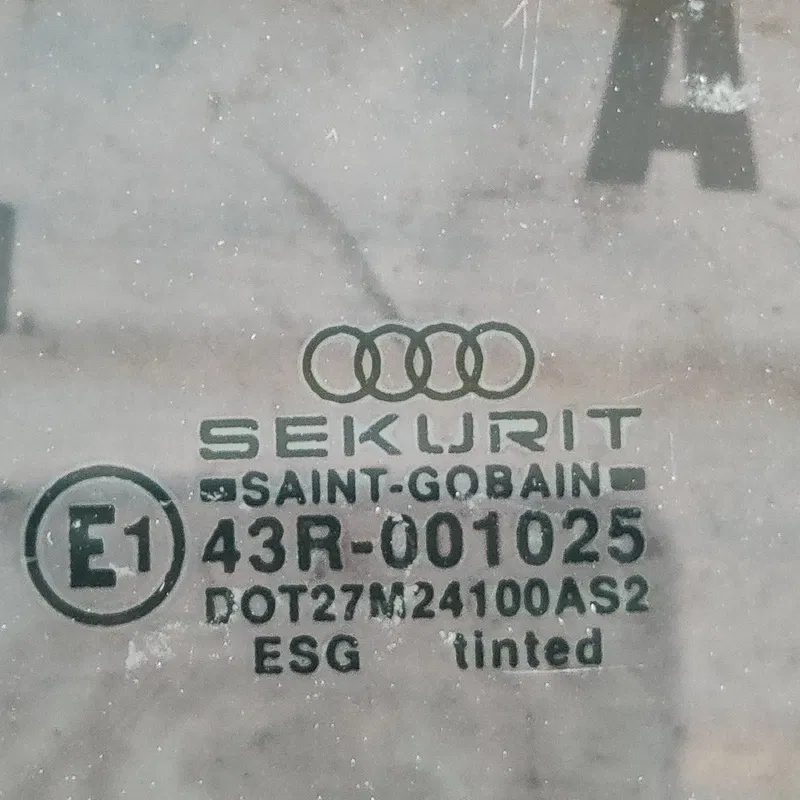 Скло дверей Audi A6 C4 (94-97) задня ліва OEM 4a0837571