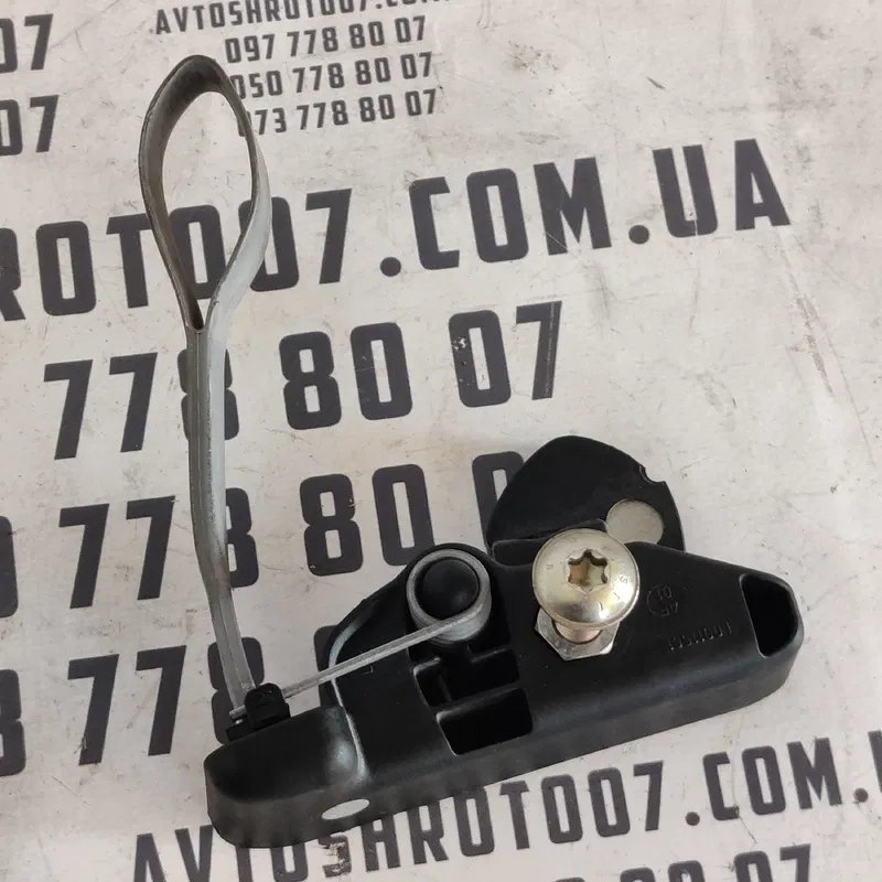 Замок заднього сидіння Citroen C1 OEM l0011561