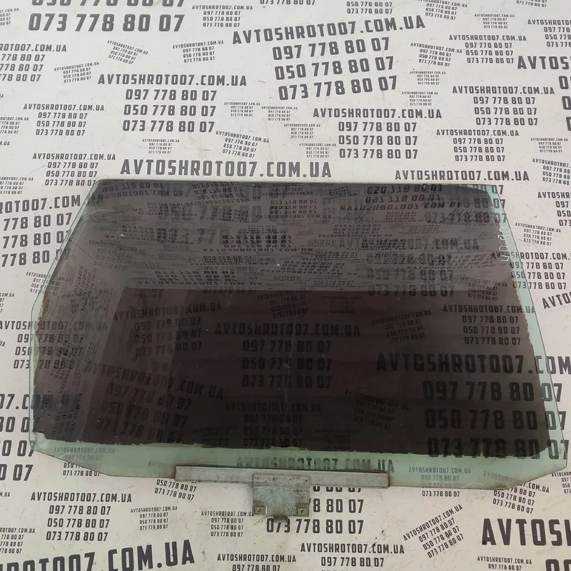 Скло дверей Volkswagen Passat B3 задня права OEM 357839571