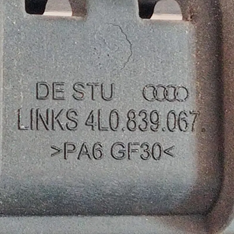 Направляюча скла Audi Q7 05-15 3.6B зад. ліва OEM 4L0839067